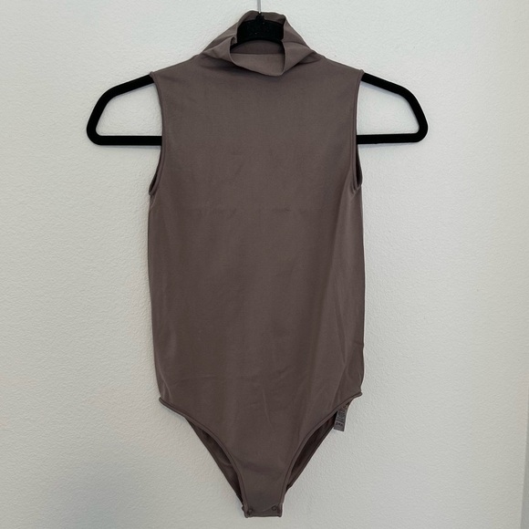 SKIMS Essential Mock Neck Sleeveless Bodysuit Umber Rare Color Size L/XL Women’s - Picture 1 of 6